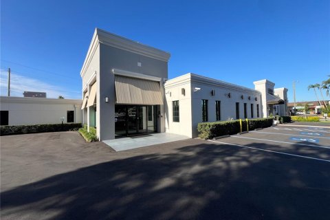 Immobilier commercial à Tampa, Floride 1391.68 m2 № 2136444