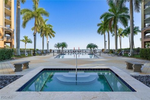 Condo in Fort Myers, Florida, 2 bedrooms № 1935713 - photo 23