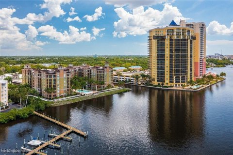 Condo in Fort Myers, Florida, 2 bedrooms № 1935713 - photo 24