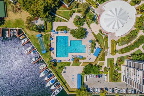 Condominio en venta en Hallandale Beach, Florida, 3 dormitorios, 144.93 m2 № 2056287 - foto 19