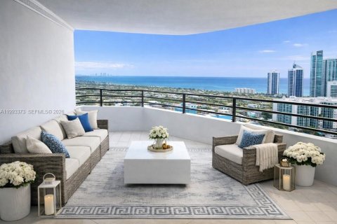Condominio en Hallandale Beach, Florida, 3 dormitorios  № 2056287
