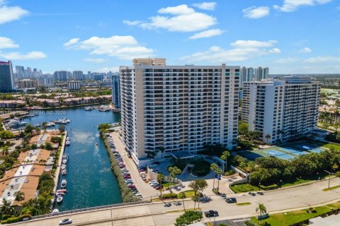 Condominio en venta en Hallandale Beach, Florida, 3 dormitorios, 144.93 m2 № 2056287 - foto 14
