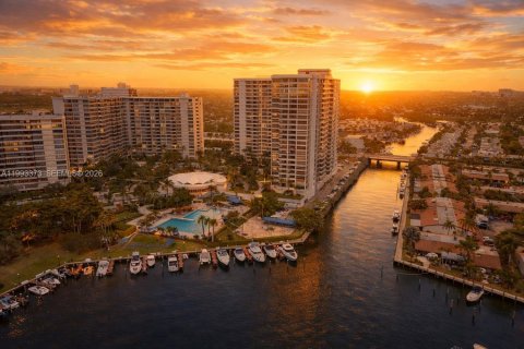 Condominio en venta en Hallandale Beach, Florida, 3 dormitorios, 144.93 m2 № 2056287 - foto 12