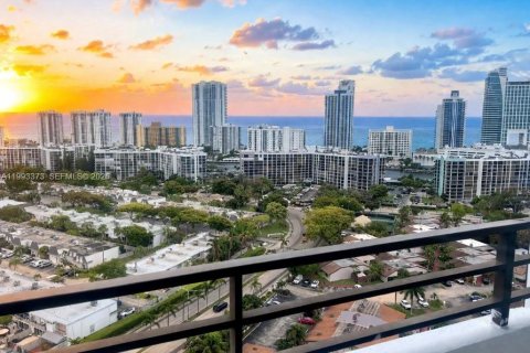 Condominio en venta en Hallandale Beach, Florida, 3 dormitorios, 144.93 m2 № 2056287 - foto 2