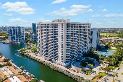 Condominio en venta en Hallandale Beach, Florida, 3 dormitorios, 144.93 m2 № 2056287 - foto 16