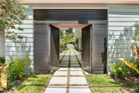 Купить таунхаус в Майами, Флорида 3 спальни, 203.08м2, № 2089948 - фото 2
