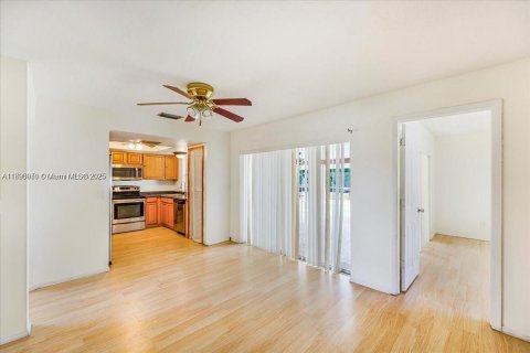 Villa ou maison à vendre à Cape Coral, Floride: 3 chambres № 1948070 - photo 7