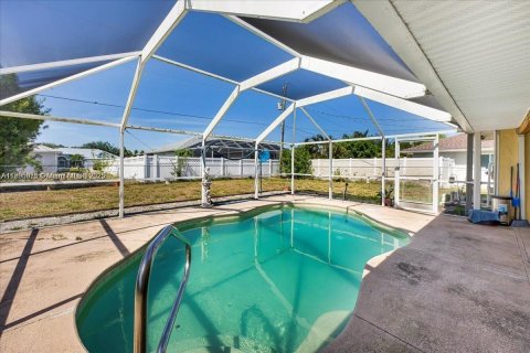 Villa ou maison à vendre à Cape Coral, Floride: 3 chambres № 1948070 - photo 17