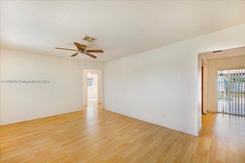 Villa ou maison à vendre à Cape Coral, Floride: 3 chambres № 1948070 - photo 6