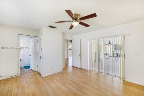 Villa ou maison à vendre à Cape Coral, Floride: 3 chambres № 1948070 - photo 12
