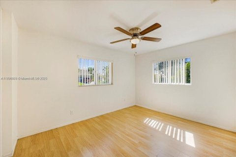 Villa ou maison à vendre à Cape Coral, Floride: 3 chambres № 1948070 - photo 14