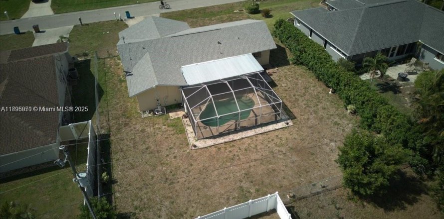 Villa ou maison à Cape Coral, Floride 3 chambres № 1948070