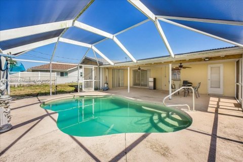 Villa ou maison à vendre à Cape Coral, Floride: 3 chambres № 1948070 - photo 3