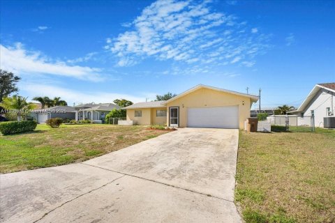 Villa ou maison à vendre à Cape Coral, Floride: 3 chambres № 1948070 - photo 4