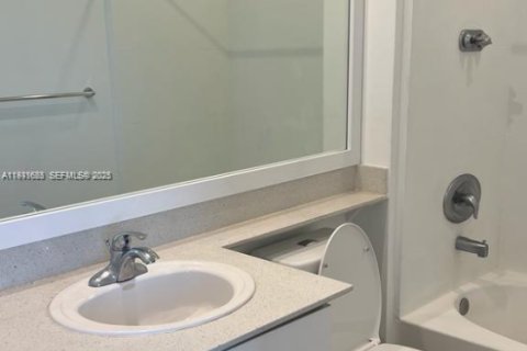 Снять в аренду кондоминиум в Майами, Флорида 2 спальни, 102.66м2, № 1990159 - фото 9