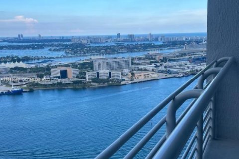 Снять в аренду кондоминиум в Майами, Флорида 2 спальни, 102.66м2, № 1990159 - фото 1