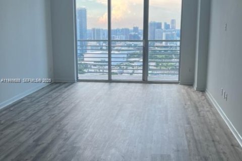 Снять в аренду кондоминиум в Майами, Флорида 2 спальни, 102.66м2, № 1990159 - фото 15