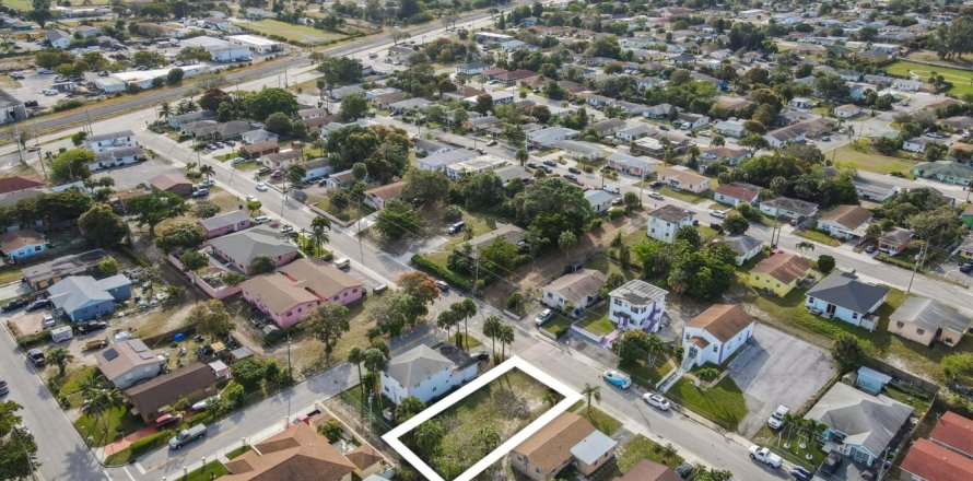 Terreno en Riviera Beach, Florida № 1016179