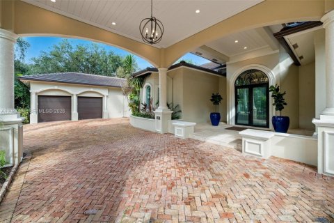 Villa ou maison à louer à Pinecrest, Floride: 5 chambres, 449.46 m2 № 2282920 - photo 15