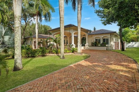 Villa ou maison à louer à Pinecrest, Floride: 5 chambres, 449.46 m2 № 2282920 - photo 11