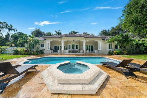Villa ou maison à louer à Pinecrest, Floride: 5 chambres, 449.46 m2 № 2282920 - photo 29