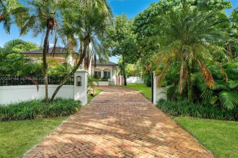 Villa ou maison à louer à Pinecrest, Floride: 5 chambres, 449.46 m2 № 2282920 - photo 9