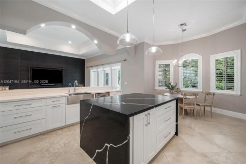 Villa ou maison à louer à Pinecrest, Floride: 5 chambres, 449.46 m2 № 2282920 - photo 4