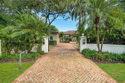 Villa ou maison à louer à Pinecrest, Floride: 5 chambres, 449.46 m2 № 2282920 - photo 13