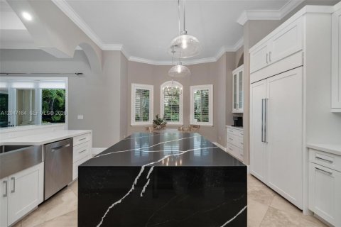 Villa ou maison à louer à Pinecrest, Floride: 5 chambres, 449.46 m2 № 2282920 - photo 5