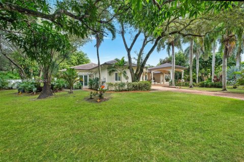 Villa ou maison à louer à Pinecrest, Floride: 5 chambres, 449.46 m2 № 2282920 - photo 14