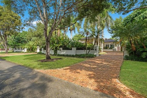 Villa ou maison à louer à Pinecrest, Floride: 5 chambres, 449.46 m2 № 2282920 - photo 10