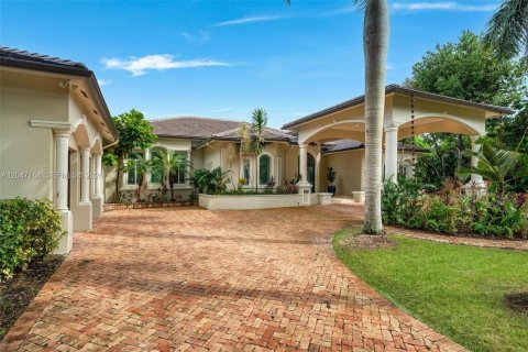 Villa ou maison à louer à Pinecrest, Floride: 5 chambres, 449.46 m2 № 2282920 - photo 12