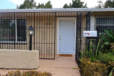 Casa en alquiler en Miami, Florida, 3 dormitorios, 184.32 m2 № 2031686 - foto 3