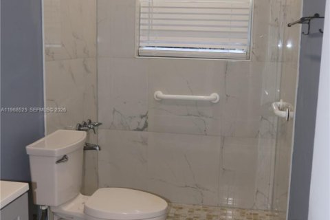 Casa en alquiler en Miami, Florida, 3 dormitorios, 184.32 m2 № 2031686 - foto 6