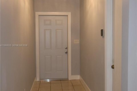 Casa en alquiler en Miami, Florida, 3 dormitorios, 184.32 m2 № 2031686 - foto 15