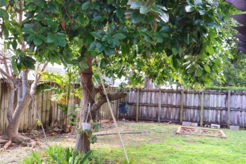 Casa en alquiler en Miami, Florida, 3 dormitorios, 184.32 m2 № 2031686 - foto 12