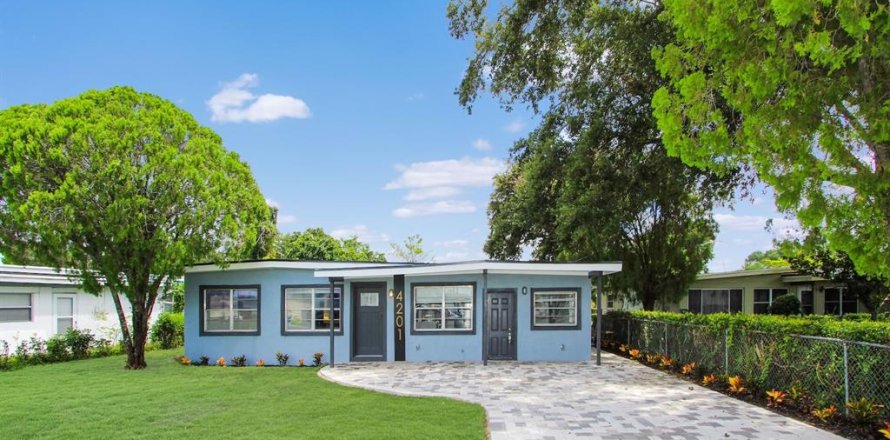 House in Orlando, Florida 3 bedrooms, 126.44 sq.m. № 1851065