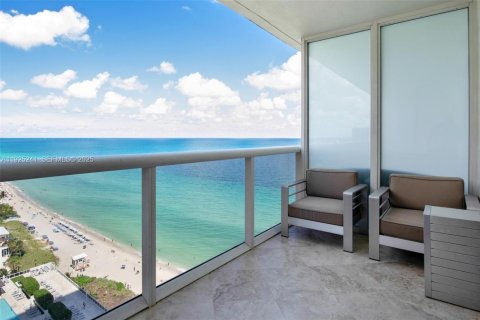 Condo in Hallandale Beach, Florida, 1 bedroom  № 2052751