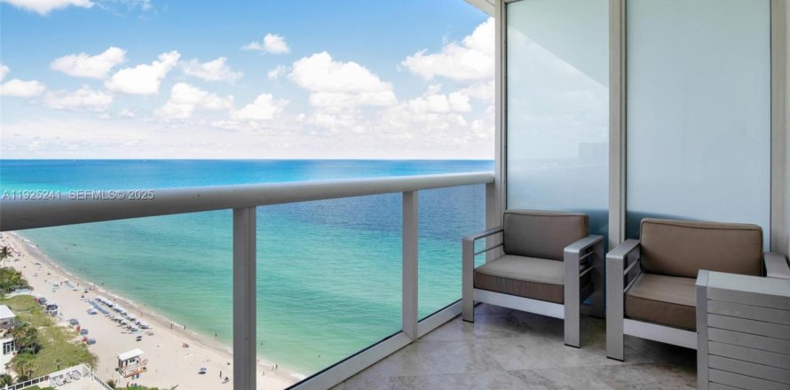 Condo in Hallandale Beach, Florida, 1 bedroom  № 2052751