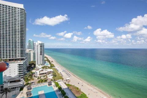 Condo in Hallandale Beach, Florida, 1 bedroom  № 2052751 - photo 13