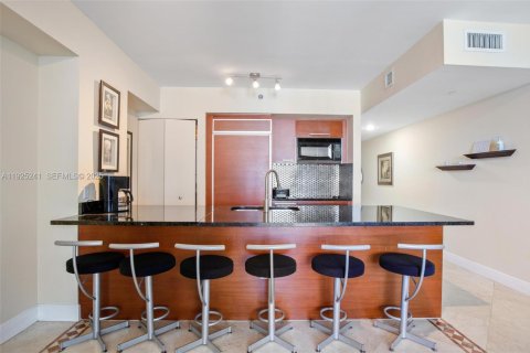 Condo in Hallandale Beach, Florida, 1 bedroom  № 2052751 - photo 7