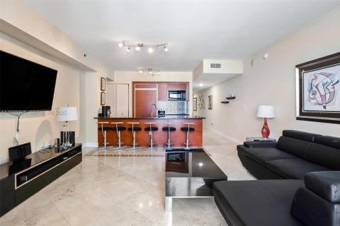 Condo in Hallandale Beach, Florida, 1 bedroom  № 2052751 - photo 3
