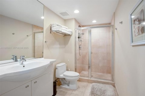 Condo in Hallandale Beach, Florida, 1 bedroom  № 2052751 - photo 11