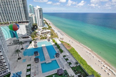 Condo in Hallandale Beach, Florida, 1 bedroom  № 2052751 - photo 12