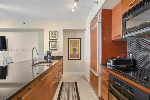 Condo in Hallandale Beach, Florida, 1 bedroom  № 2052751 - photo 5