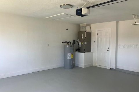 Casa en venta en Fruitland Park, Florida, 4 dormitorios, 187.85 m2 № 2215837 - foto 16