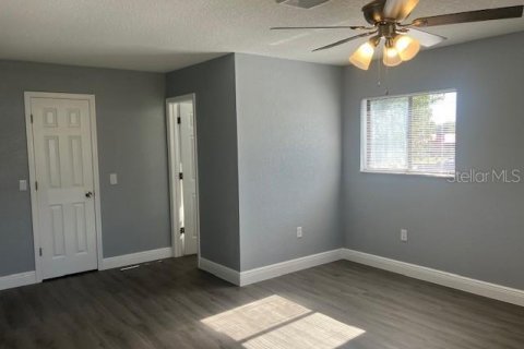 Casa en venta en Fruitland Park, Florida, 4 dormitorios, 187.85 m2 № 2215837 - foto 13