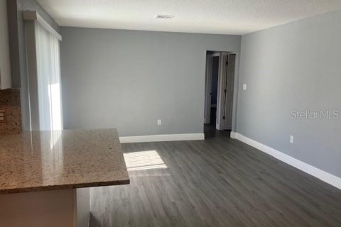 Casa en venta en Fruitland Park, Florida, 4 dormitorios, 187.85 m2 № 2215837 - foto 7