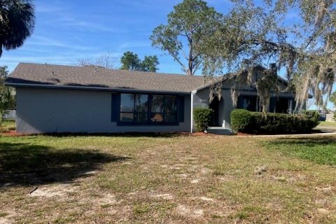 Casa en venta en Fruitland Park, Florida, 4 dormitorios, 187.85 m2 № 2215837 - foto 2