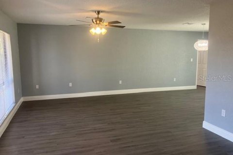 Casa en venta en Fruitland Park, Florida, 4 dormitorios, 187.85 m2 № 2215837 - foto 8